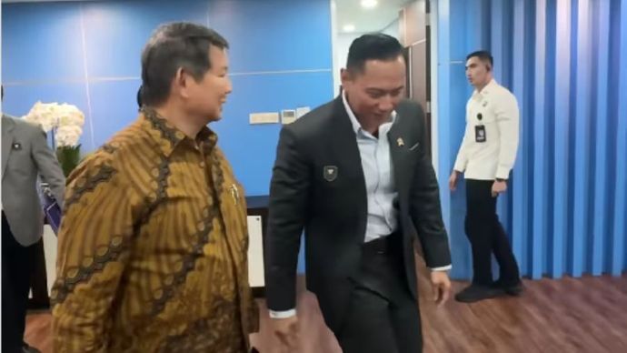 Menteri Koordinator Infrastruktur dan Pembangunan Kewilayahan, Agus Harimurti Yudhoyono (AHY), menerima tamu istimewa di kantornya. Ketua Satgas Perumahan, Hashim Djojohadikusumo, pada  22 Januari 2025.