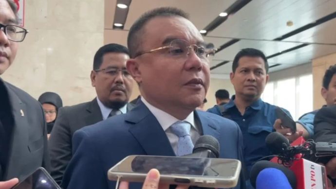 Ketua Harian DPP Partai Gerindra yang juga Wakil Ketua DPR RI Sufmi Dasco Ahmad sebelum memimpin rapat paripurna di kompleks parlemen, Senayan, Jakarta, Kamis (23/1/2025).