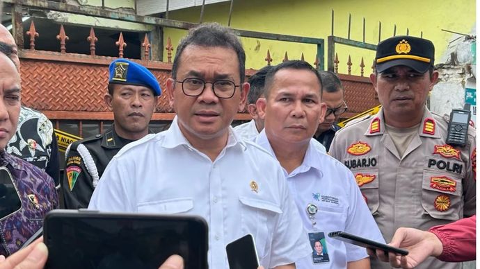 Menteri Perdagangan (Mendag) Budi Santoso saat menghadiri ekspos MinyaKita di Tangerang, Banten, Jumat (24/1/2025).