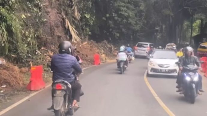 Longsor di Tebing Lembah Koi Cipanas 