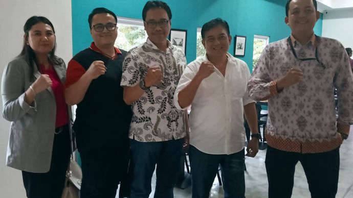 Para Kuasa Hukum Korban Robot Trading Net89 (kiri ke kanan) Medioni Anggari, S.H., M.M., Krisna Agung Pratama, S.H., Ferry Yuli Irawan, S.E, S.H., M.H., Onny Assaad, S.H., dan Bionda Johan Anggara, S.E., S.H., M.M.(Foto: Istimewa)