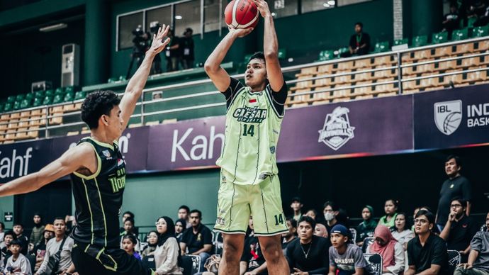 Pebasket Pacific Caesar Surabaya, Aven Pratama.