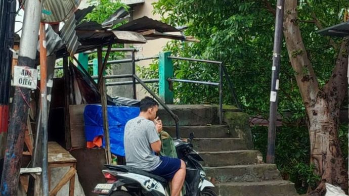 Kondisi jembatan yang kerap dijadikan akses jalan bagi para pelaku tawuran di Jalan Cipinang Muara, Jatinegara, Jakarta Timur usai dibongkar, Selasa (28/1/2025). 