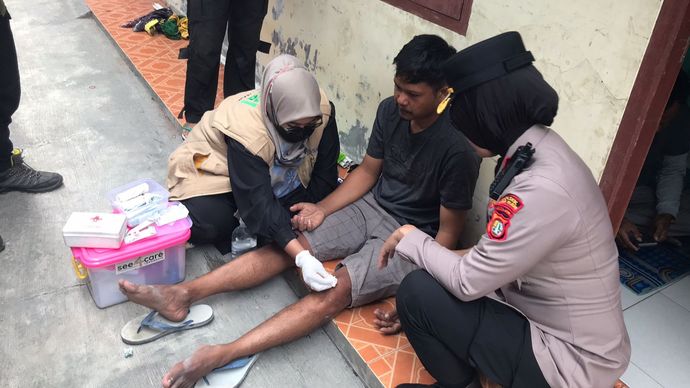 Salah seorang korban ambruknya coran penahan tower di Bekasi. 