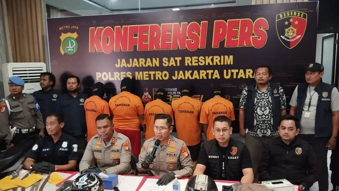 Kapolres Metro Jakarta Utara Kombes Pol Ahmad Fuady beserta jajaran menggelar jumpa pers pengungkapan kasus pencurian dengan kekerasan atau begal di kawasan Cilincing Jakarta Utara. 