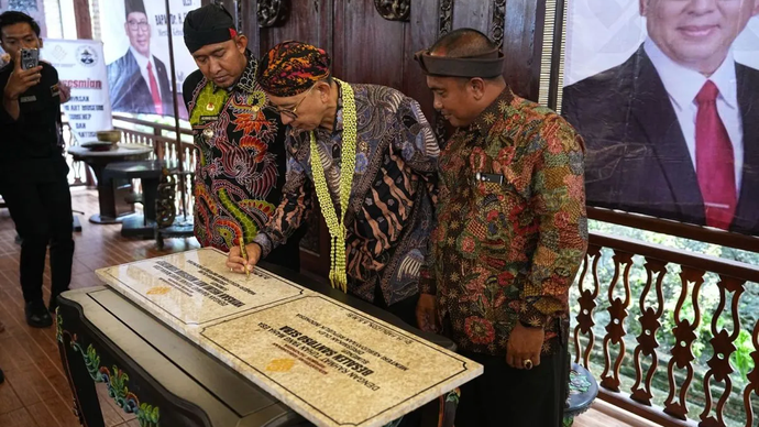 Menteri Kebudayaan Fadli Zon meresmikan Yayasan Helmi Art Museum dan Besalen Santoso Sera di Kabupaten Sumenep, Provinsi Jawa Timur, Kamis (30/1/2025). 