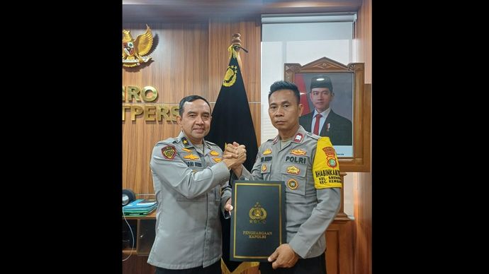 Brigjen Budhi Herdi Susianto bersama Aiptu Agus Riyanto. 