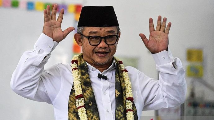 enteri Pendidikan Dasar dan Menengah (Mendikdasmen) Abdul Mu'ti menyampaikan materi saat mengajar di SDN 59 Palembang, Sumatera Selatan