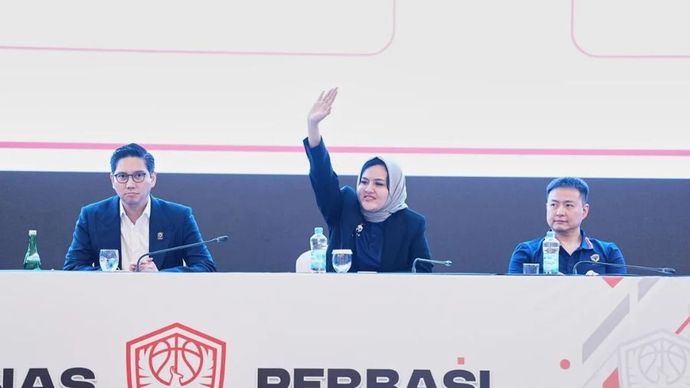 Tokoh perempuan Sumatera Selatan Nirmala Dewi (Tengah) kembali dipercaya menjadi Sekretaris Jenderal DPP Persatuan Bola Basket Seluruh Indonesia yang diketuai oleh Budisatrio Djiwandono.