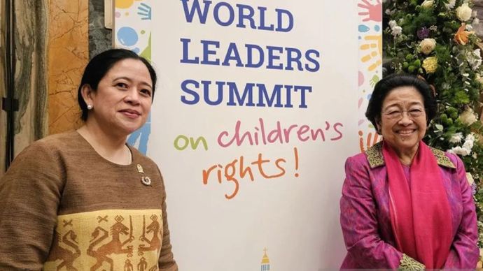 Presiden Kelima RI Megawati Soekarnoputri (kiri) dan Ketua DPR RI Puan Maharani (kanan) saat menghadiri World Leaders Summit on Children's Rights di Vatikan, Roma, Italia, Senin (3/2/2025). 