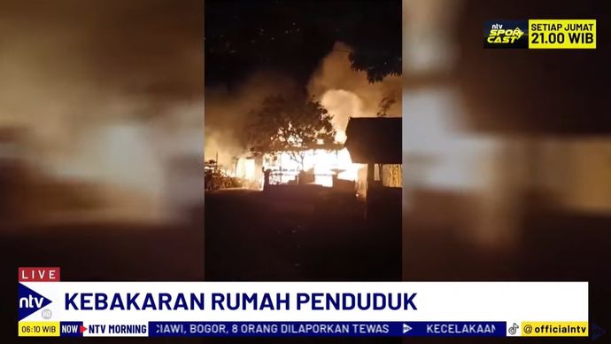 Api yang mengamuk mengakibatkan empat rumah hangus terbakar di Desa Bontobuddung, Kecamatan Tompobulu, Kabupaten Gowa, Sulawesi Selatan.