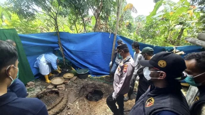 Lokasi penemuan kerangka di rumah tersangka pembunuh berinisial S di Kampung Cikoronjo RT 001/RW 005 Desa Sindang Mulya Kecamatan Cibarusah, Kabupaten Bekasi, Rabu (5/2/2025).