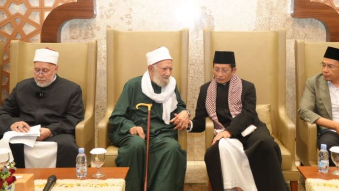 Dialog dihadiri oleh Guru Besar Al-Azhar Kairo Muhammad Abdusshomad, Perwakilan Keuskupan Agung Jakarta Romo Antonius Suryadi, Perwakilan Persekutuan Gereja Kristen Protestan Martin Lukito Sinaga, dan Ketua OIAA Indonesia TGB Muhammad Zainul Majdi.