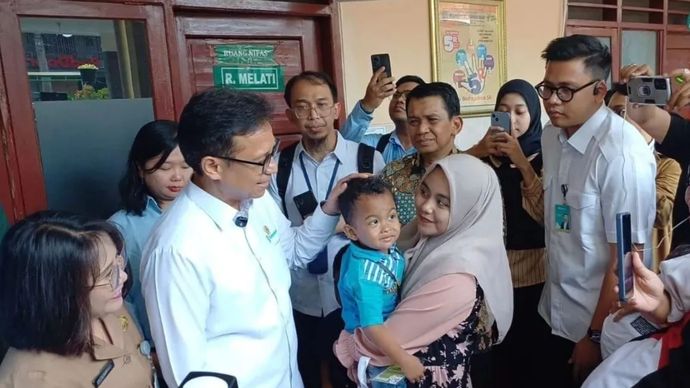 Menteri Kesehatan (Menkes) Budi Gunadi Sadikin saat memantau program CKG di Puskesmas Manukan Kulon