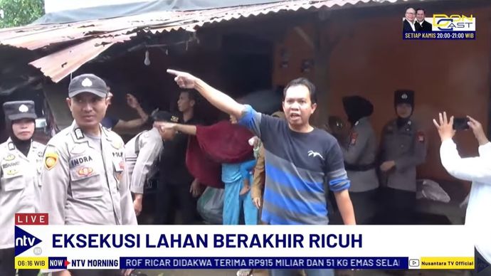 Eksekusi lahan di Jalan Balla Lompoa, Limbung, Kecamatan Bajeng, Kabupaten Gowa, Sulawesi Selatan, berujung kericuhan. 