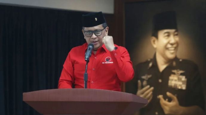 Sekjen DPP PDIP Hasto Kristiyanto saat memberikan pembekalan kepala daerah terpilih 2024 dari PDIP di Sekolah Partai, Lenteng Agung, Jakarta Selatan, Rabu (11/2/2025)