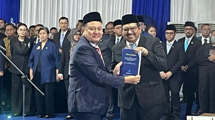 Arsip foto - Direktur Jenderal Ekosistem Digital Kementerian Komunikasi dan Digital Edwin Hidayat Abdullah (kiri) dan Sekretaris Jenderal Kementerian Komdigi Ismail berfoto dalam acara pelantikan dan pengambilan sumpah janji jabatan pejabat pimpinan tinggi madya dan pimpinan tinggi Pratama di lingkungan Kementerian Komunikasi dan Digital di Kantor Kementerian Komdigi, Jakarta, Senin (13/1/2025