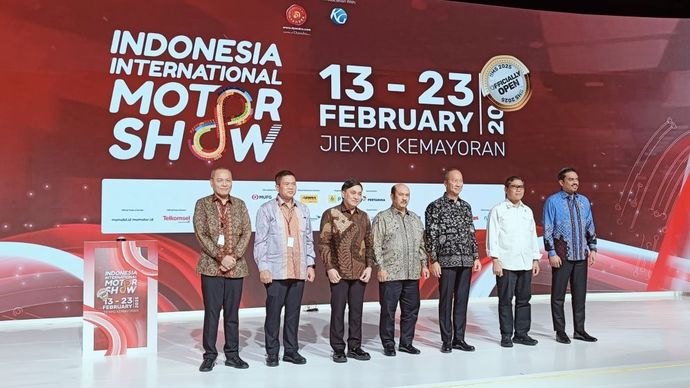 Menperin Agus Gumiwang Kartasasmita resmi menbuka pameran otomotif Indonesia International Motor Show (IIMS) 2025, pada Kamis, 13 Februari di JIExpo Kemayoran, Jakarta Utara. (Foto:Adiantoro/NTV)