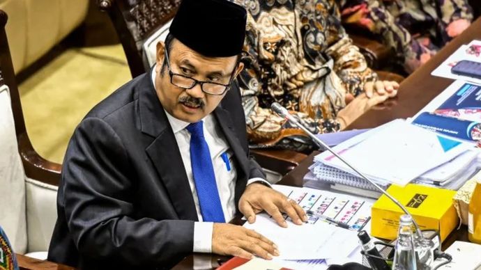 Menteri PPN/Kepala Bappenas Rachmat Pambudy memberikan paparan saat mengikuti rapat kerja bersama Komisi XI DPR