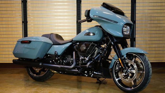 Harley-Davidson FLHX Street Glide.