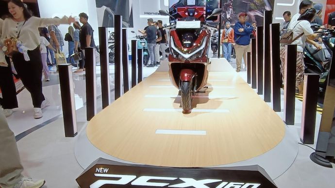 New Honda PCX 160 menjadi primadona di zona Big Scooter dalam booth AHM. (Foto: Adiantoro/NTV)