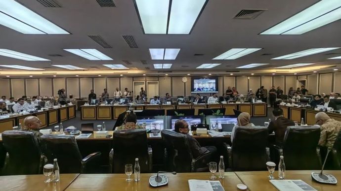 Rapat Kerja Komisi XIII DPR RI bersama Menteri Hukum Supratman Andi Agtas di Kompleks Parlemen, Senayan, Jakarta, Senin (17/2/2025).