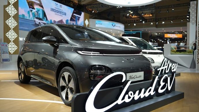 Wuling Motors (Wuling) meluncurkan New Cloud EV di IIMS 2025. (Foto: Istiewa/Wuling)