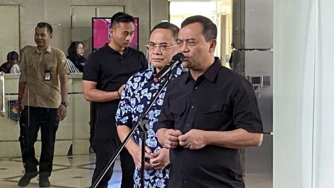 Gubernur terpilih Jawa Tengah Ahmad Luthfi memberi menjawab pertanyaan wartawan usai pemeriksaan kesehatan kepala daerah terpilih di Kantor Kementerian 