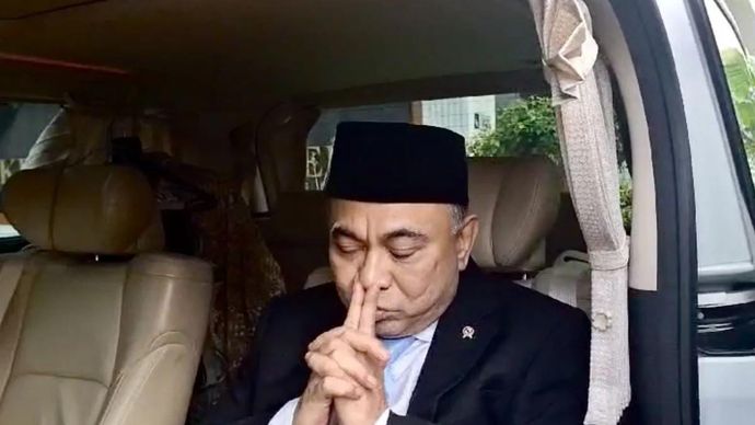 Menteri Koperasi sekaligus Ketua Umum Pro Jokowi Budi Arie Setiadi menjawab pertanyaan wartawan saat dia ditemui di Kompleks Istana Kepresidenan, Jakarta, Rabu (19/2/2025), selepas acara pelantikan Menteri Pendidikan, Sains, dan Teknologi serta sejum