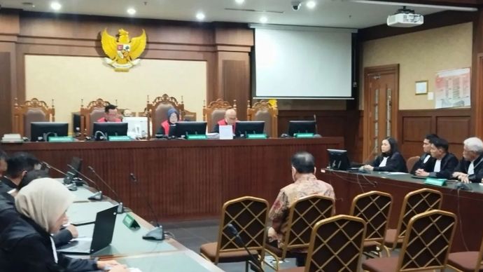 Mantan pejabat Mahkamah Agung (MA) Zarof Ricar dalam sidang pembacaan putusan sela oleh majelis hakim di Pengadilan Tipikor Jakarta, Senin (24/2/2025).