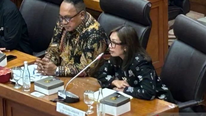 Presiden Direktur dan Country Chair Shell Indonesia Ingrid Siburian di Komisi XII DPR RI