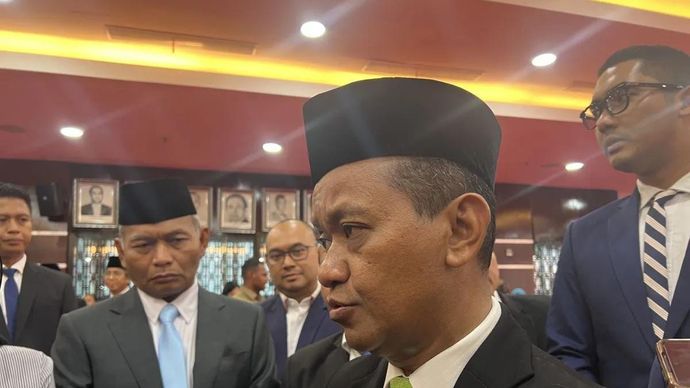 Menteri Energi dan Sumber Daya Mineral (ESDM) Bahlil Lahadalia memberi keterangan ketika ditemui di Kantor Kementerian ESDM, Jakarta, Rabu (26/2/2025).