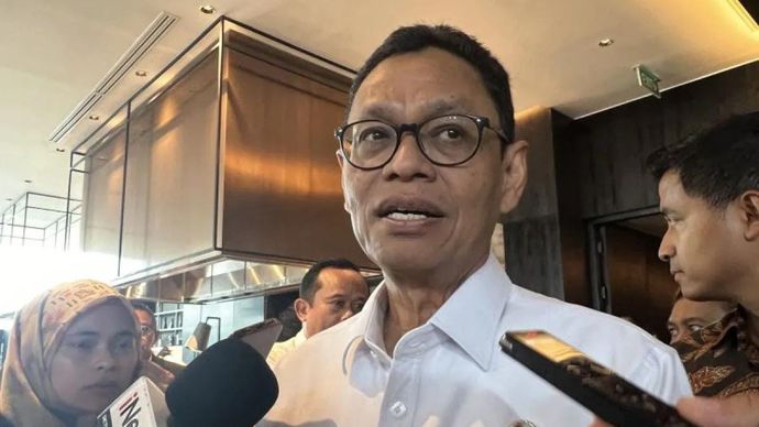 Wakil Menteri Energi dan Sumber Daya Mineral (ESDM) Yuliot Tanjung memberi keterangan ketika ditemui setelah menghadiri Indonesia Energy Outlook 2025 di Jakarta, Kamis (27/2/2025