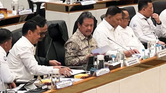 Menteri Kelautan dan Perikanan Sakti Wahyu Trenggono mengikuti Rapat Dengar Pendapat dengan Komisi IV DPR RI 