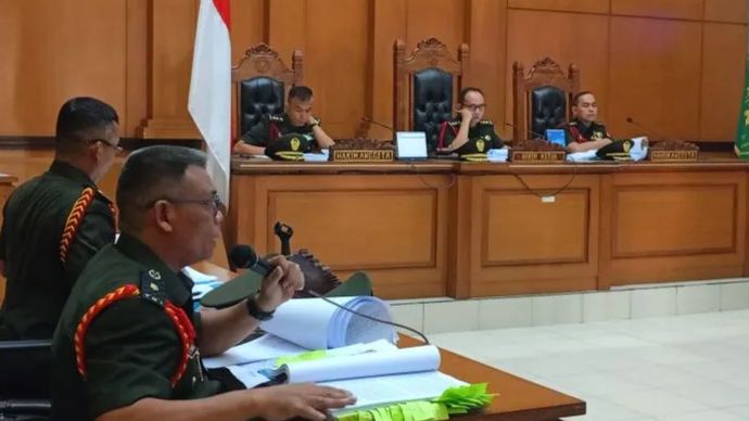 Isra alias Ires dan Ajat Supriatna saat bersaksi dalam sidang lanjutan dengan terdakwa tiga anggota TNI Angkatan Laut (AL)