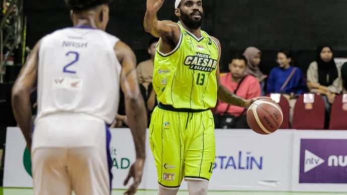 Dokumentasi pebasket Chrishon Reydell Briggs saat membela Pacific Caesar Surabaya.