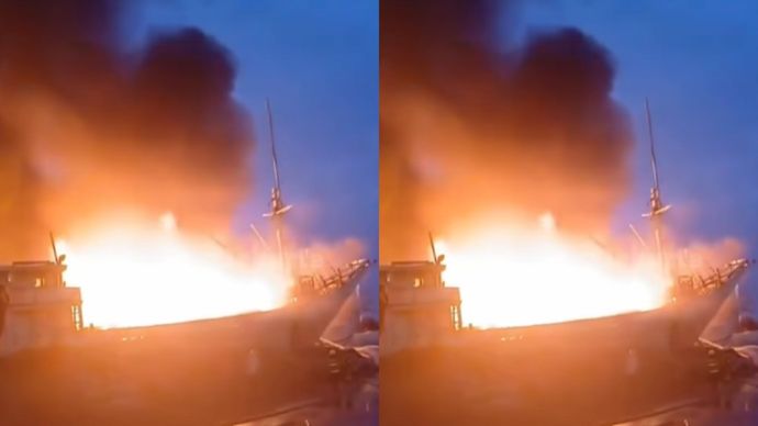 dua kapal terbakar