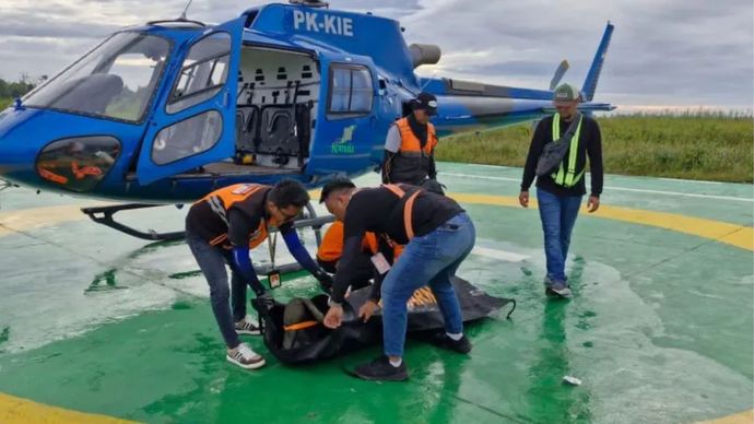 Evakuasi korban meninggal dunia dalam pendakian Puncak Cartensz Pyramid