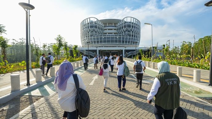 Otorita Ibu Kota Nusantara (OIKN) mengumumkan seluruh pegawainya mulai berkantor di IKN, Senin 3 Maret 2025. 