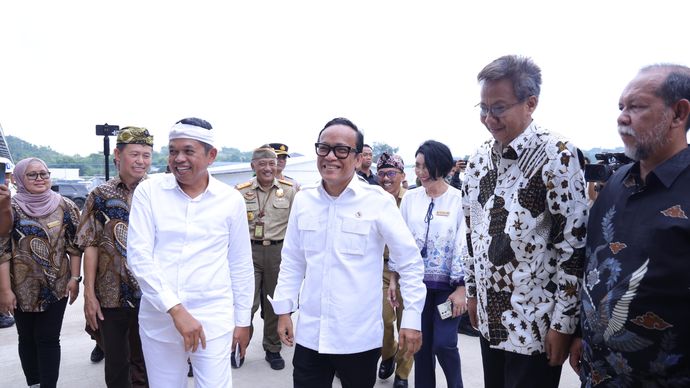 Wakil Menteri Ketenagakerjaan (Wamenaker) Immanuel Ebenezer Gerungan menyampaikan dukungannya terhadap kebijakan Gubernur Jawa Barat (Jabar) Dedi Mulyadi dalam menindak tegas praktik premanisme di kawasan industri dan pabrik-pabrik.