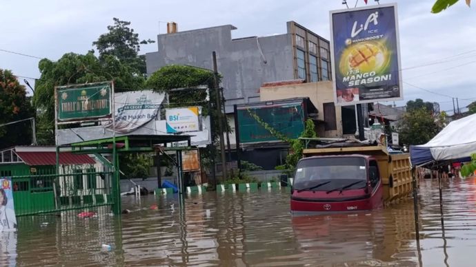 Banjir Pondok Aren Tangerang Selatan