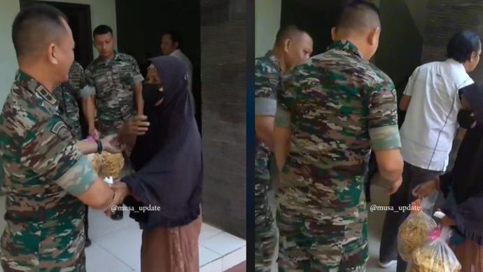 Orang tua asal Kecamatan Sluke, Rembang, Jawa Tengah, mendatangi Markas Kodim Rembang, setelah anak-anak mereka berhasil lolos seleksi menjadi anggota TNI