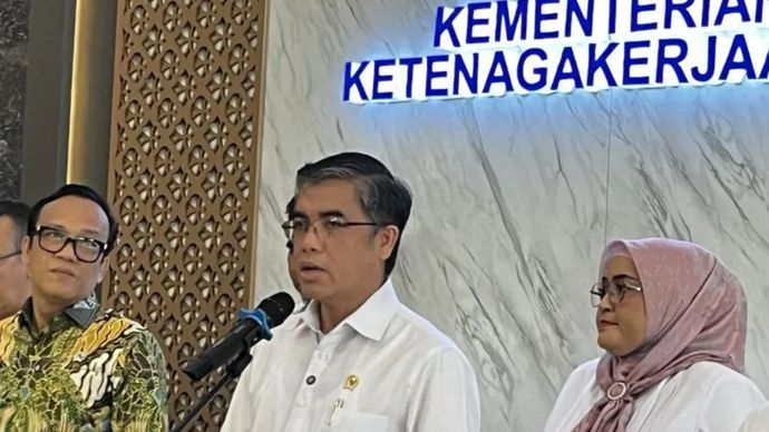 Menteri Ketenagakerjaan Yassierli saat melakukan konferensi pers di Kantor Kemnaker RI 