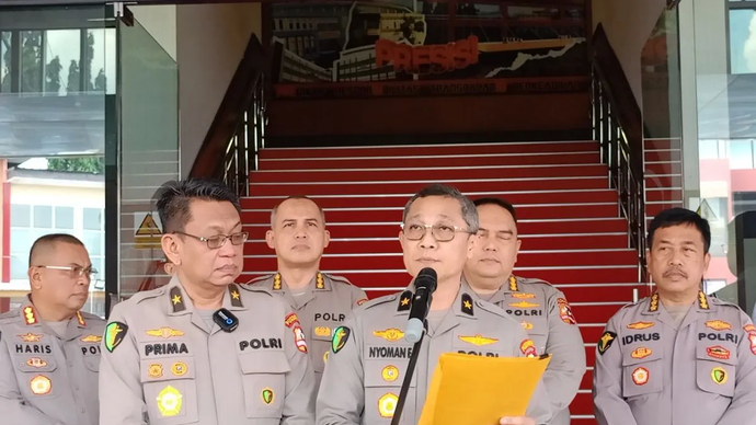 Karodokpol Pusdokkes Polri Brigjen Pol Nyoman Eddy Purnama Wirawan saat konferensi pers kebakaran Glodok Plaza, Jakarta Barat di Rumah Sakit Bhayangkara Tk I Pusdokkes Polri (RS Polri), Kramat Jati, Jakarta Timur, Rabu (5/3/2025). 