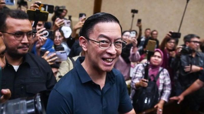 Terdakwa kasus dugaan korupsi impor gula Thomas Lembong (tengah) bersiap mengikuti sidang pembacaan dakwaan di Pengadilan Tipikor, Jakarta, Kamis (6/3/2025). Menteri Perdagangan periode 2015-2016 Thomas Lembong didakwa merugikan keuangan negara sebes