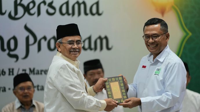 Memakmurkan Masjid: Sinar Mas dan APP Group Wakafkan Alquran