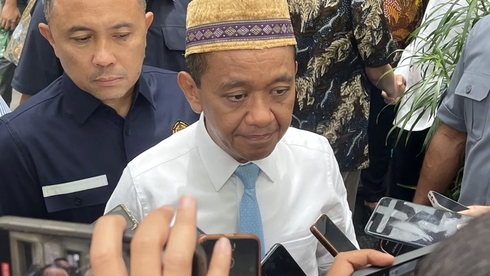 Menteri Energi dan Sumber Daya Mineral (ESDM) Bahlil Lahadalia memberi keterangan ketika ditemui di Kantor Kementerian ESDM, Jakarta, Jumat (7/3/2025). 