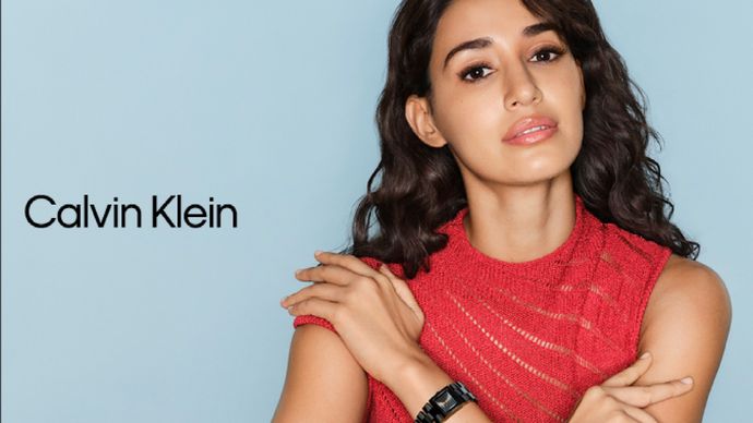 Artis Bollywood Disha Patani Terlihat Memesona dengan Jam Tangan Calvin Klein