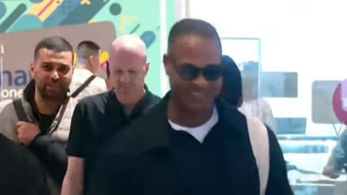 Pelatih&nbsp;Timnas Indonesia&nbsp;Patrick Kluivert&nbsp;mendarat di Bandara Soekarno Hatta, Minggu (9/3/2025).