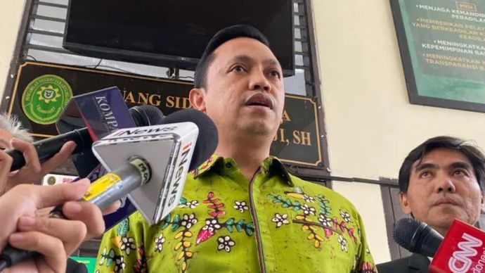 Salah satu kuasa hukum Sekretaris Jenderal PDI Perjuangan Hasto Kristiyanto, Ronny Talapessy memberikan keterangan kepada wartawan.